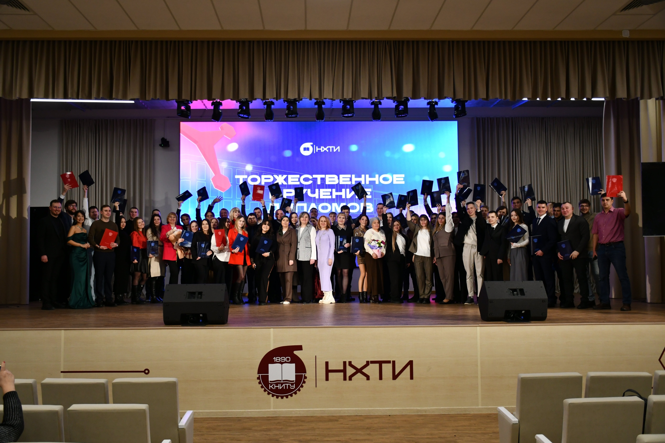 Дипломы в руках – новые горизонты впереди!