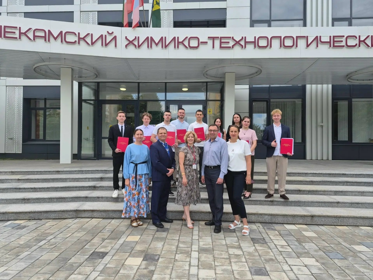 Поздравляем выпускников