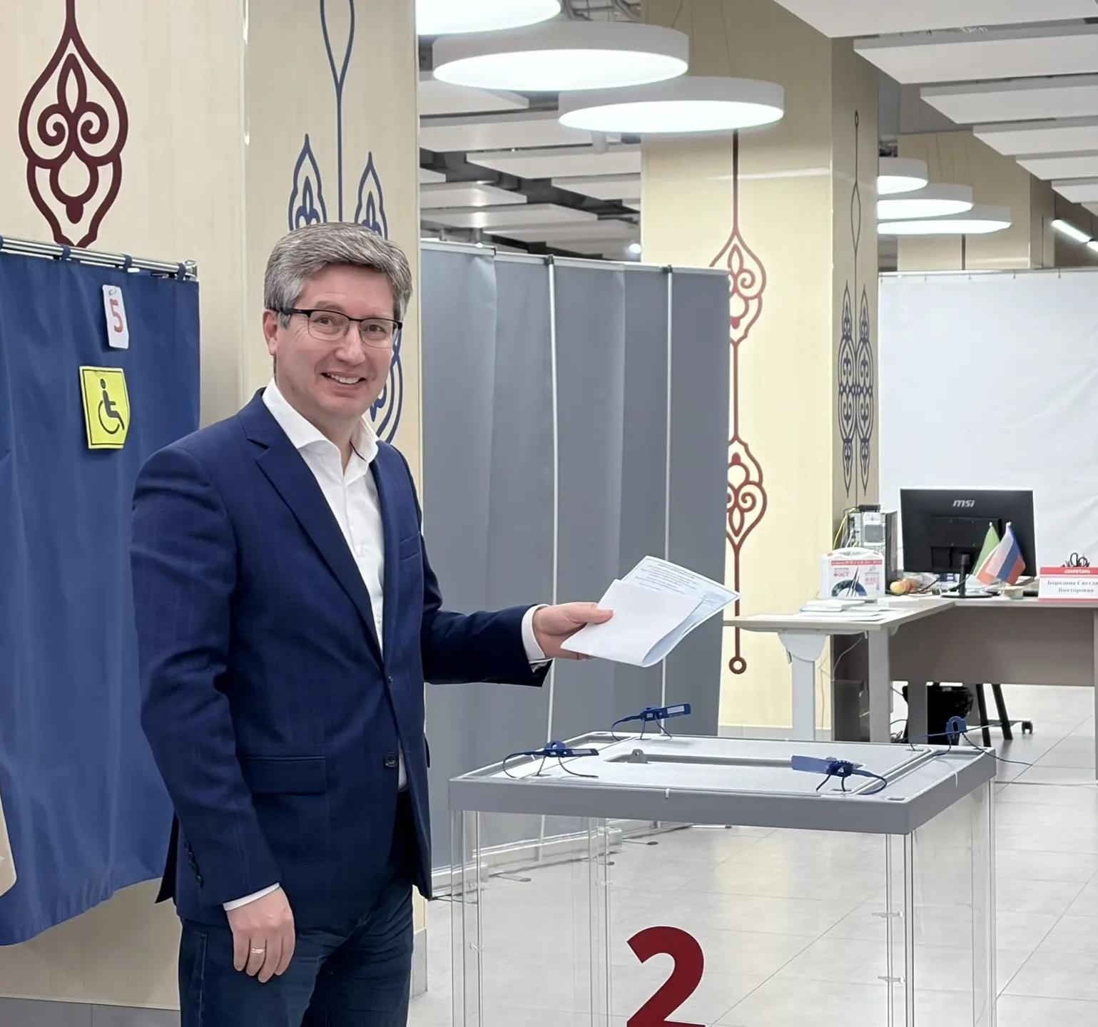 Сегодня в НХТИ начали работу избирательные участки.
