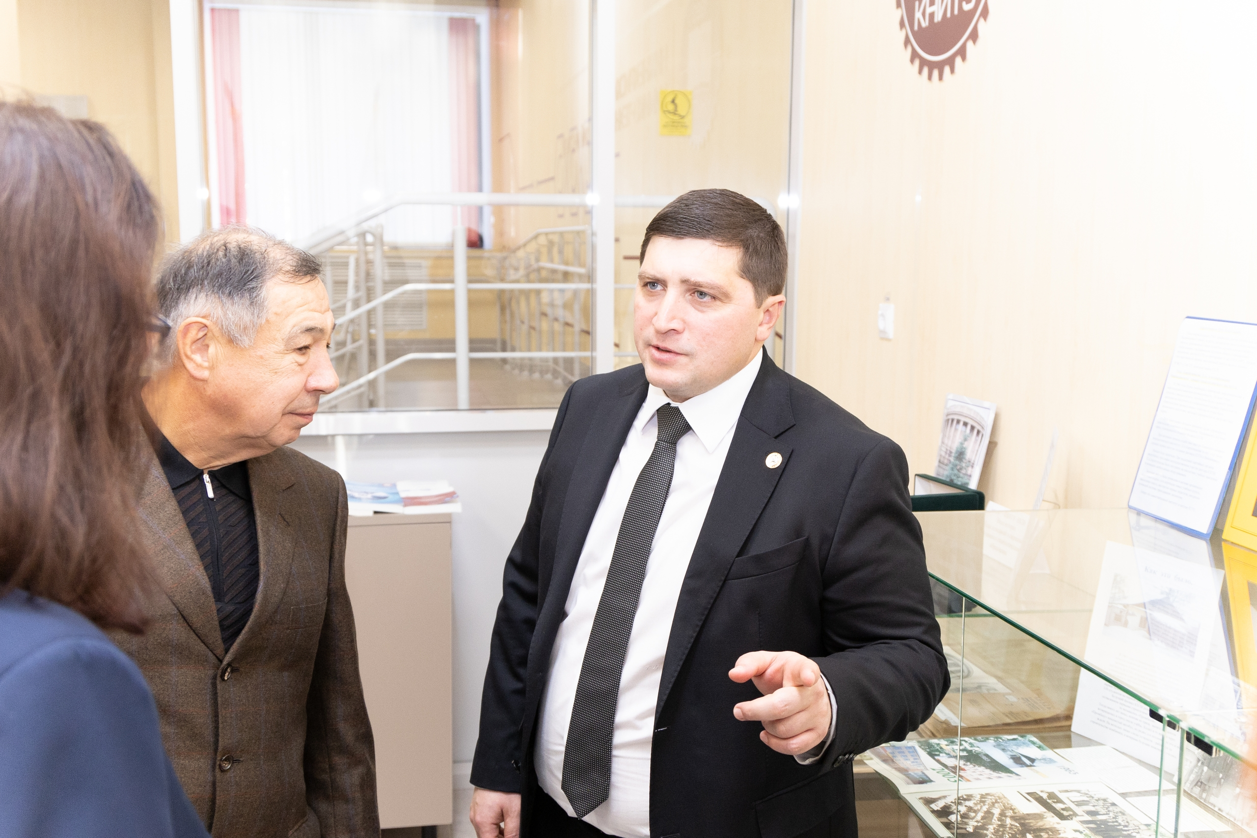 Нижнекамский химико-технологический институт посетил почётный гость — Раис Минниханов, Глава Сабинского района.