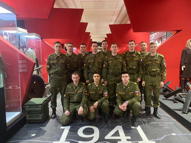 Студенты военной кафедры Нижнекамского химико-технологического института недавно посетили Казанский Музей-мемориал Великой Отечественной войны 1941-1945 гг.