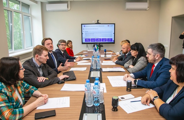 💼 Трехстороннее соглашение: ПромХимТех, НХТИ и шесть школ Нижнекамска